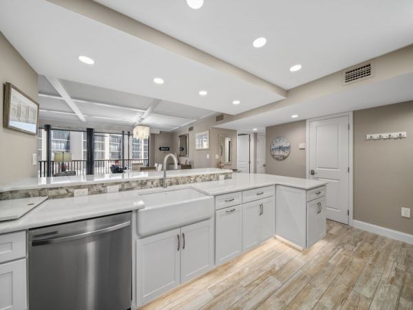 Beachfront Retreat Stunning Lanai Views & Resort-Style Amenities Sanibel Island