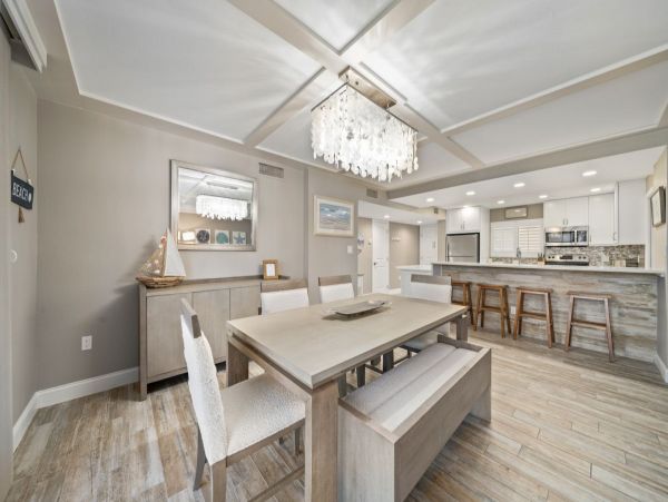 Beachfront Retreat Stunning Lanai Views & Resort-Style Amenities Sanibel Island