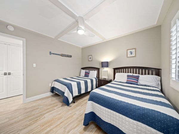 Beachfront Retreat Stunning Lanai Views & Resort-Style Amenities Sanibel Island