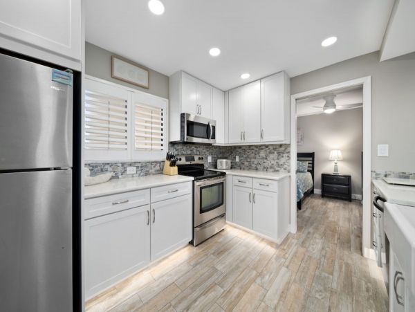 Beachfront Retreat Stunning Lanai Views & Resort-Style Amenities Sanibel Island