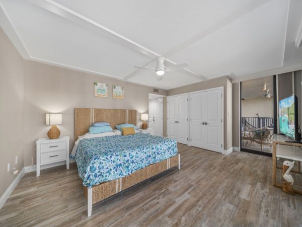 Beachfront Retreat Stunning Lanai Views & Resort-Style Amenities Sanibel Island