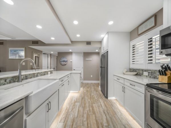Beachfront Retreat Stunning Lanai Views & Resort-Style Amenities Sanibel Island
