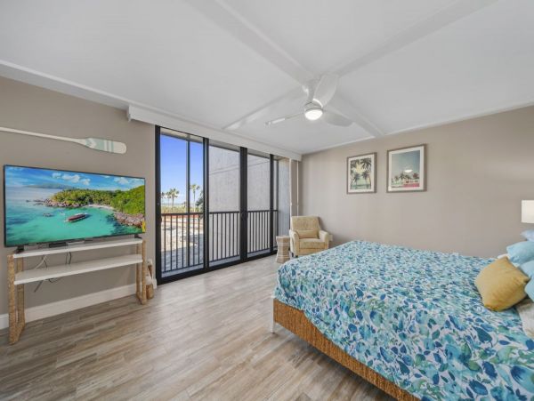 Beachfront Retreat Stunning Lanai Views & Resort-Style Amenities Sanibel Island