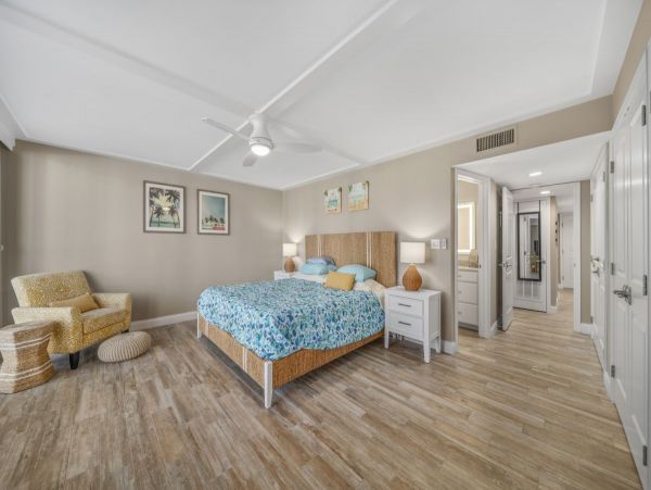 Beachfront Retreat Stunning Lanai Views & Resort-Style Amenities Sanibel Island