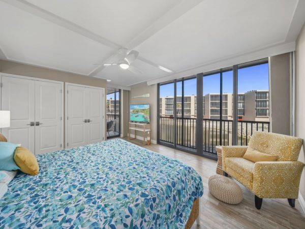 Beachfront Retreat Stunning Lanai Views & Resort-Style Amenities Sanibel Island