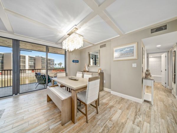 Beachfront Retreat Stunning Lanai Views & Resort-Style Amenities Sanibel Island