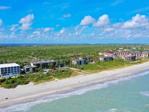 Sanibel Island Vacation Rental with Three Bedrooms on Beach