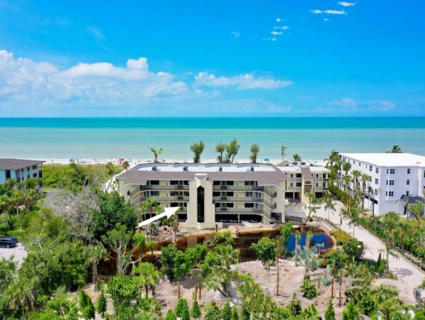 Gulf Front Luxury Condo Three Bedroom in Sanibel