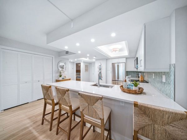 Gulf Front Luxury Condo Three Bedroom in Sanibel
