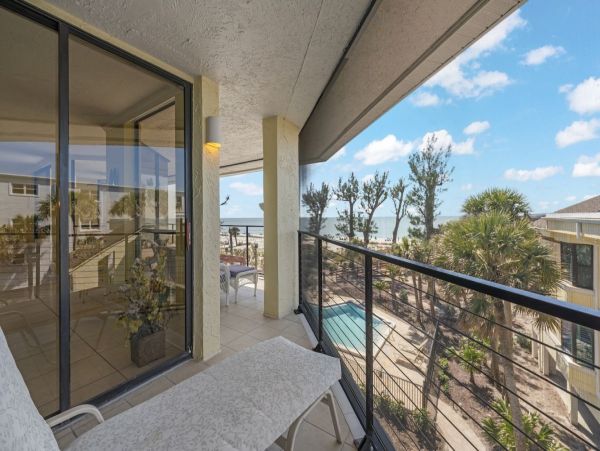 Sanibel Three Bedroom Rental Accommodation at the Beach