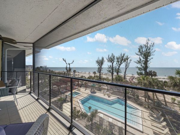 Sanibel Three Bedroom Rental Accommodation at the Beach
