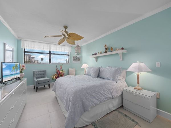 Sanibel Three Bedroom Rental Accommodation at the Beach