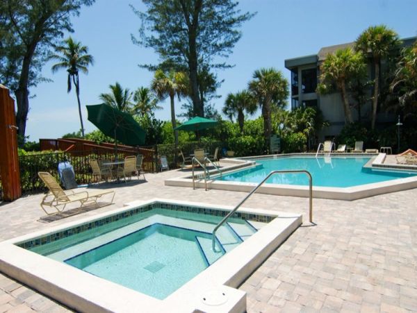 Sanibel Three Bedroom Rental Accommodation at the Beach