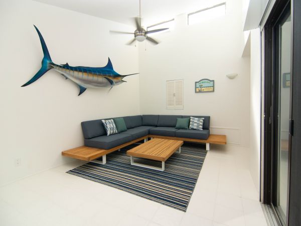 Sanibel End Condo Located on Beach with Communal Pool