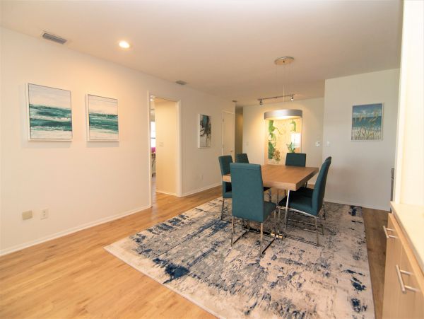 Sanibel End Condo Located on Beach with Communal Pool