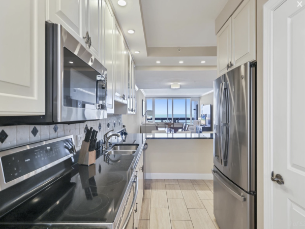 Luxury Gulf Front Condo Longboat key Best Location Between Longboat Key Club & St Regis