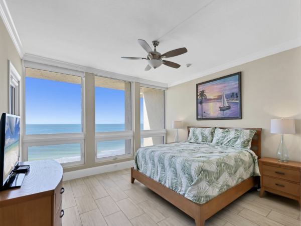 Luxury Gulf Front Condo Longboat key Best Location Between Longboat Key Club & St Regis