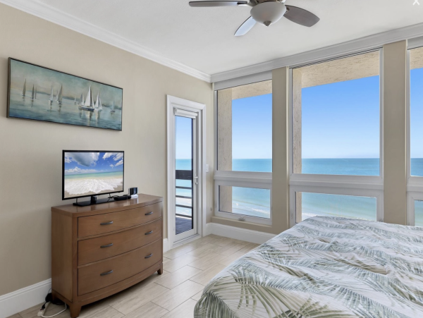 Luxury Gulf Front Condo Longboat key Best Location Between Longboat Key Club & St Regis