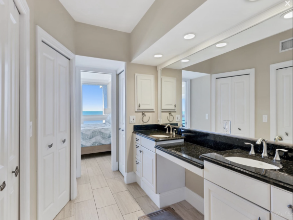 Luxury Gulf Front Condo Longboat key Best Location Between Longboat Key Club & St Regis