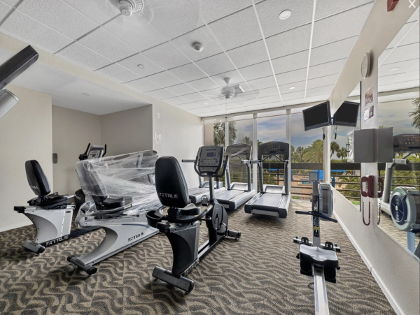 Luxury Gulf Front Condo Longboat key Best Location Between Longboat Key Club & St Regis