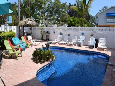 Two Bedroom Condo, 1 block to Beach