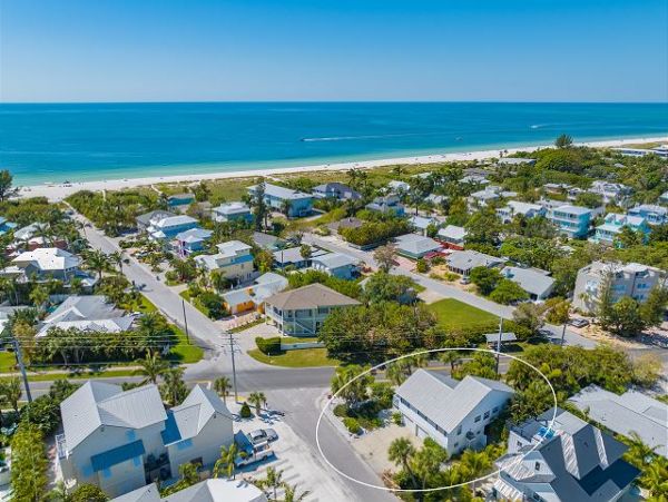 Anna Maria Island 3 Bedroom Vacation Rental Sleeps 6 Pool