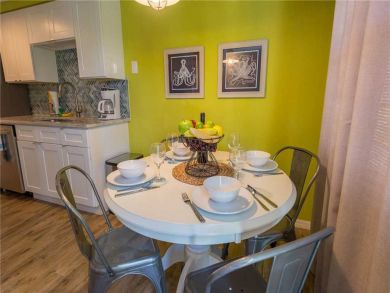 Holmes Beach Vacation Condo Sleeps Four Guests.