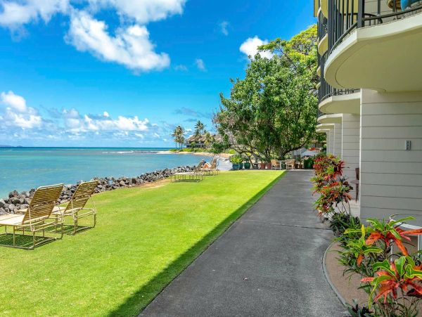 Kahana One Bedroom Rental with Fantastic Oceanfront Views
