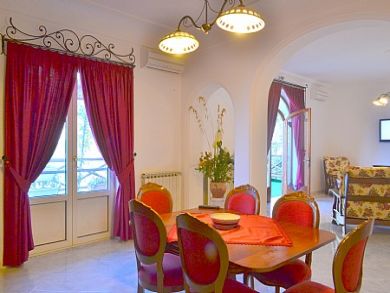 Dinning room seats