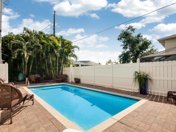Luxury 4 Bedroom Fort Myers Vacation Home with Private Pool