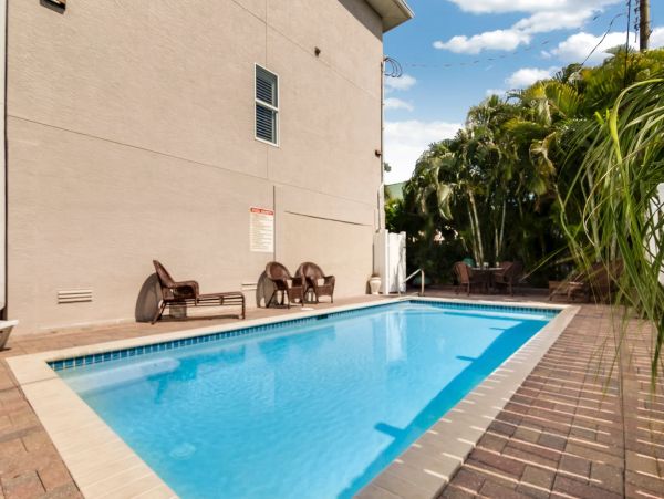Luxury 4 Bedroom Fort Myers Vacation Home with Private Pool