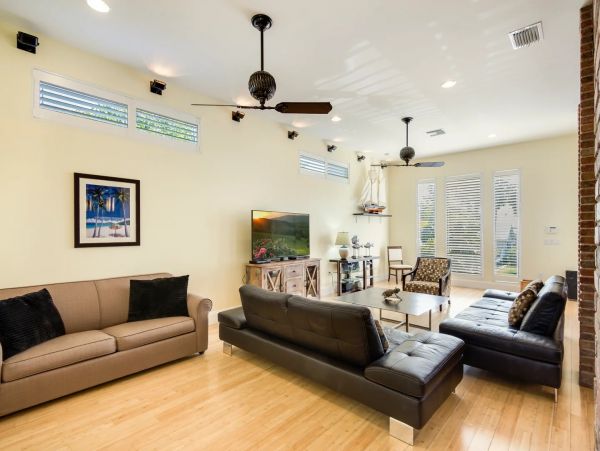 Luxury 4 Bedroom Fort Myers Vacation Home with Private Pool