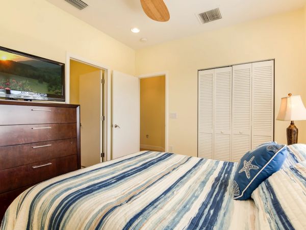 Luxury 4 Bedroom Fort Myers Vacation Home with Private Pool