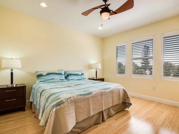 Luxury 4 Bedroom Fort Myers Vacation Home with Private Pool