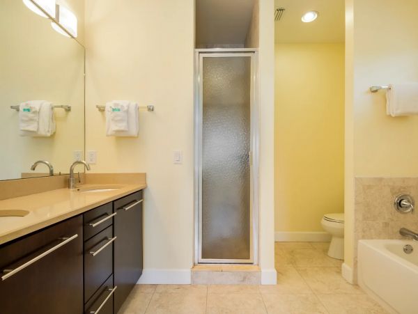 Luxury 4 Bedroom Fort Myers Vacation Home with Private Pool