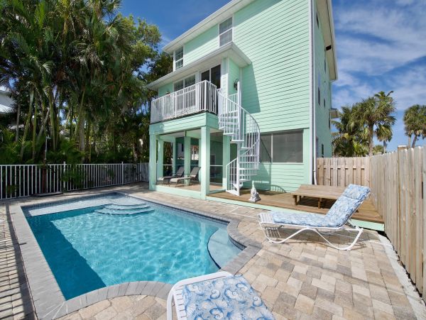 Fort Myers Vacation Home 4 Bedrooms + Den Sleeps 12 Guests