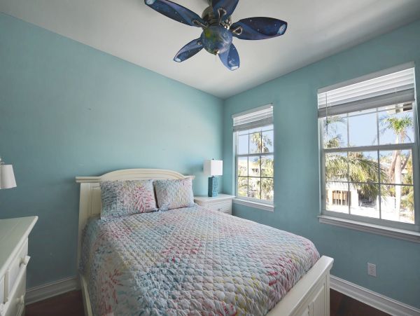 Fort Myers Vacation Home 4 Bedrooms + Den Sleeps 12 Guests