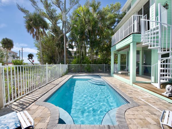 Fort Myers Vacation Home 4 Bedrooms + Den Sleeps 12 Guests