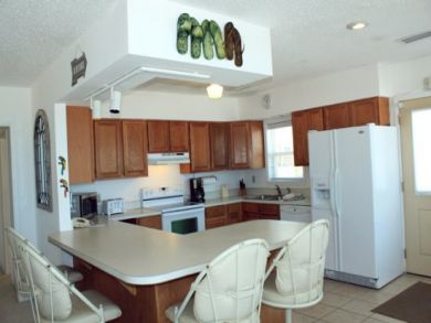 Full kitchen with breakfast bar Full kitchen with breakfast bar