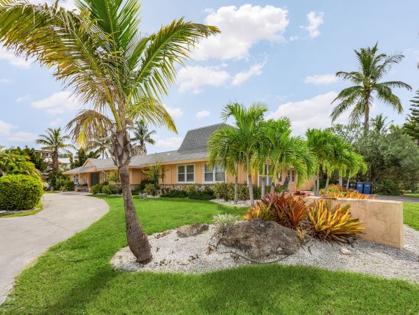 Fort Myers Vacation Home Across the Street from the Beach