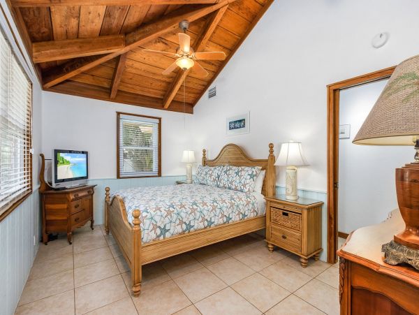 Fort Myers Vacation Home Across the Street from the Beach