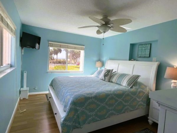 Beautiful Beach Views at this 2 Bedroom Siesta Key Condo