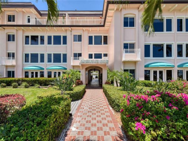 Beautiful Beach Views at this 2 Bedroom Siesta Key Condo