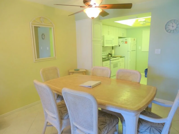 Siesta Key Vacation Condo with Great Views and Walk to Beach