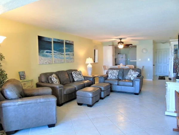 Siesta Key Vacation Condo with Great Views and Walk to Beach