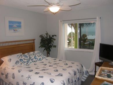 Master Bedroom with Queen Bed