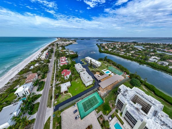 Longboat Key Walk to Beach Two Bedroom Vacation Condo