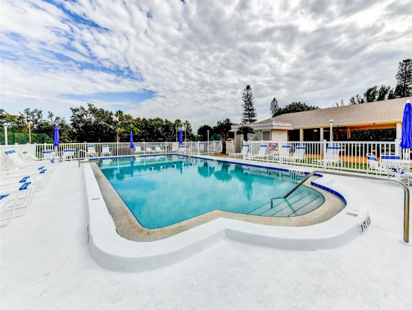 Longboat Key Walk to Beach Two Bedroom Vacation Condo