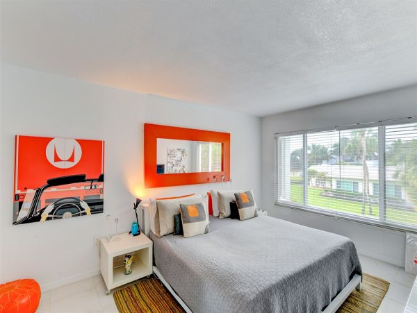 Longboat Key Walk to Beach Two Bedroom Vacation Condo