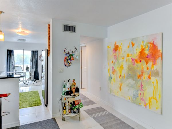 Longboat Key Walk to Beach Two Bedroom Vacation Condo
